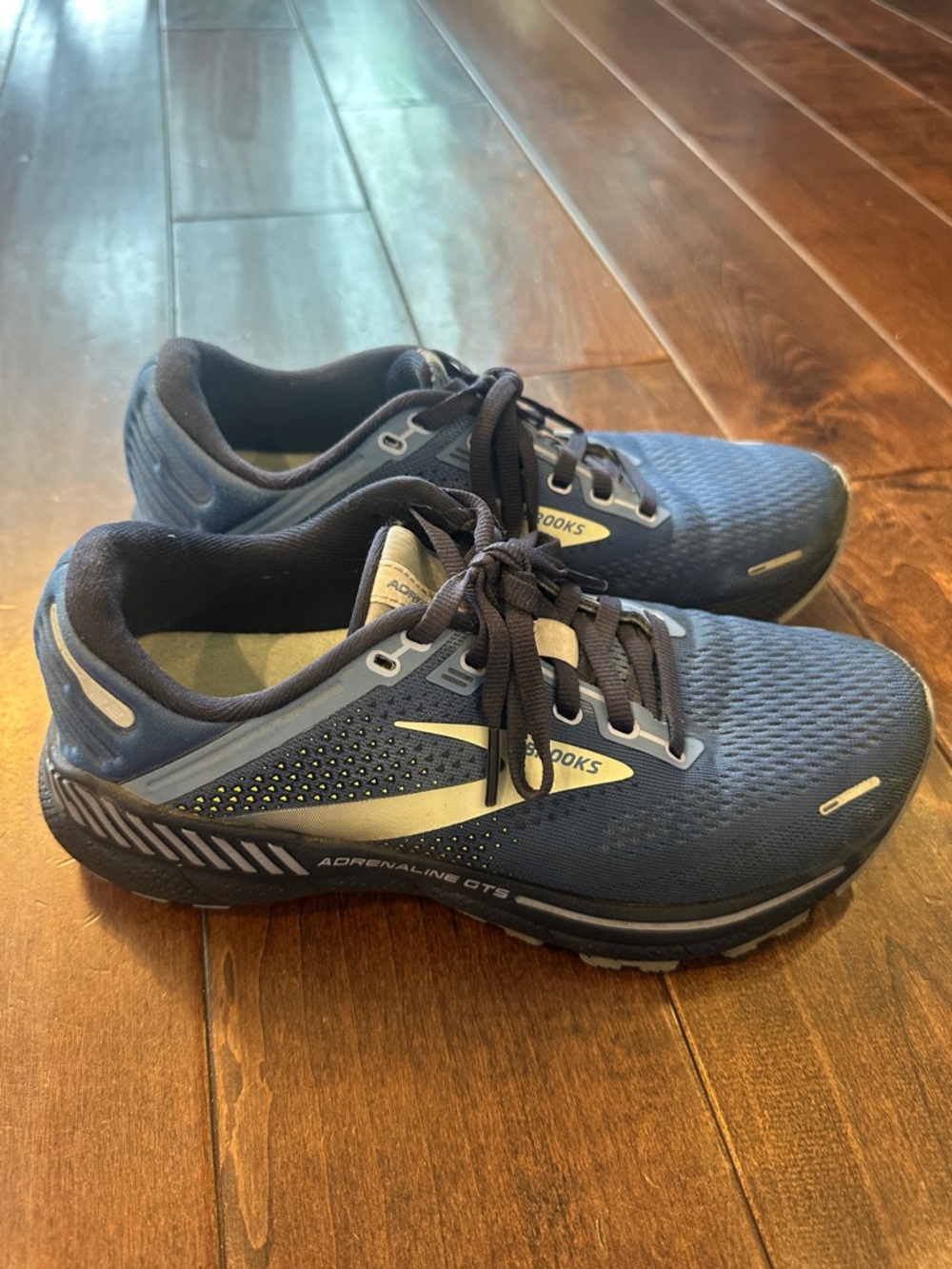 Brooks Adrenaline GTS 22 Navy and Light Green Women’s Athletic Running Shoes